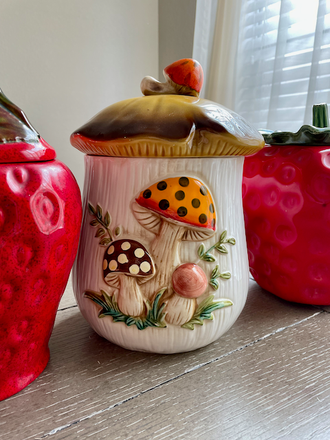 Vintage Metlox Poppytrail newest Mushroom House Cookie Jar